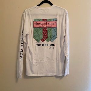 Vineyard Vines tie one on long sleeve pocket tee